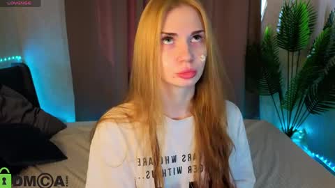 Snapshot of sayl0r_moon chatting on April 11, 2026, 9:24 am Kira GMT 7 Mon Thu-Sun 0800am-0200pm online show from April 11, 2026, 9:24 am