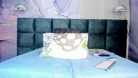 Snapshot of scarleett22 chatting on April 19, 2026, 12:15 pm Scarleet online show from April 19, 2026, 12:15 pm