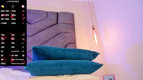 Scarlett online show from November 17, 2025, 7:41 pm