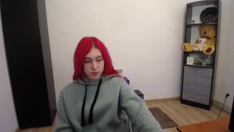 Snapshot of scarlet__flower_ chatting on February 26, 2026, 11:31 am scarlet__flower_ online show from February 26, 2026, 11:31 am