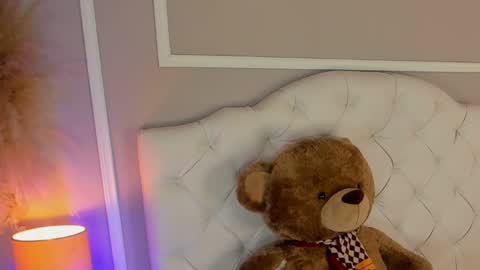 Snapshot of scarlet__hill chatting on December 29, 2024, 7:00 pm scarlet hill online show from December 29, 2024, 7:00 pm