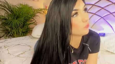 Snapshot of scarlet__hill chatting on January 4, 2025, 5:37 am scarlet hill online show from January 4, 2025, 5:37 am