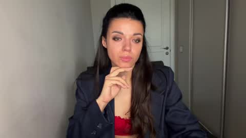 Sophie online show from May 14, 2026, 7:37 am