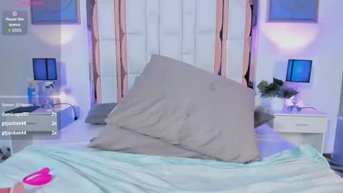 Claudia  online show from November 27, 2025, 8:38 am