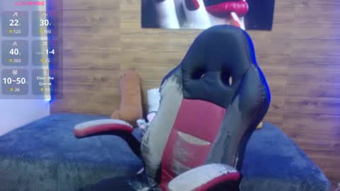 Snapshot of scarlet_hans chatting on June 19, 2026, 8:34 pm scarlet_hans online show from June 19, 2026, 8:34 pm