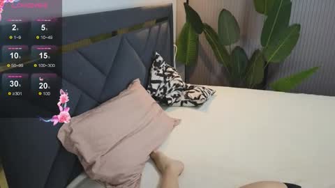 scarlet_ice online show from November 25, 2025, 5:18 am