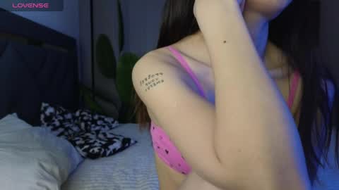 Snapshot of scarlet_ice chatting on April 6, 2026, 8:15 am scarlet_ice online show from April 6, 2026, 8:15 am