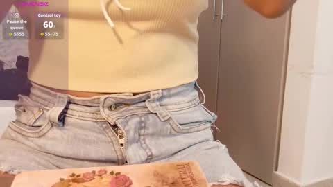 Snapshot of scarlet_vixen_ chatting on February 5, 2026, 12:10 pm scarlet_vixen_ online show from February 5, 2026, 12:10 pm