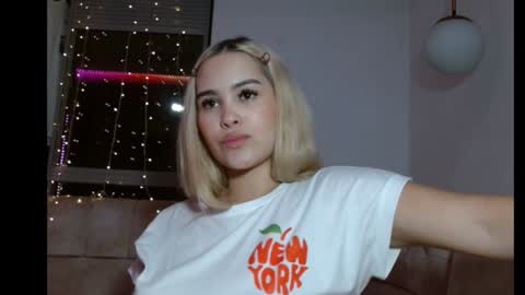 Snapshot of scarleth_baby chatting on December 2, 2024, 11:51 pm Alaia Domina online show from December 2, 2024, 11:51 pm