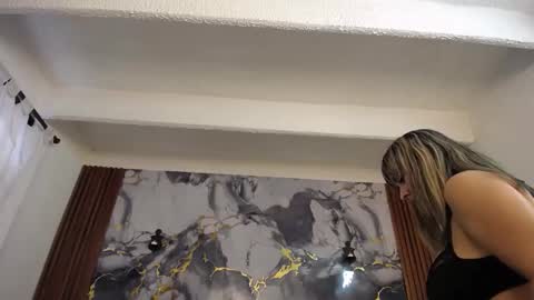 Scarleth online show from December 4, 2025, 3:21 pm