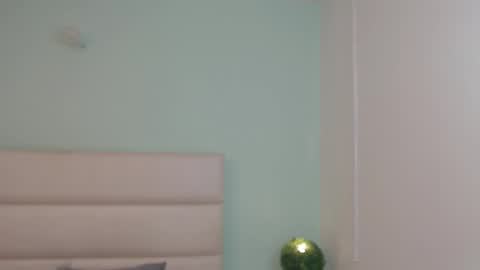 Snapshot of scarletlevis chatting on March 1, 2026, 12:18 pm scarlet online show from March 1, 2026, 12:18 pm