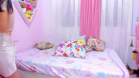 Snapshot of scarletliz chatting on February 13, 2025, 12:11 pm Scarletliz online show from February 13, 2025, 12:11 pm