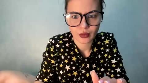 scarletpetal online show from February 6, 2025, 11:54 am