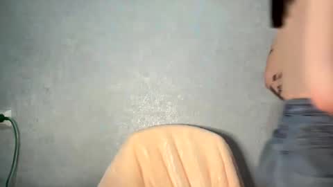 scarletpetal online show from February 22, 2025, 11:13 am