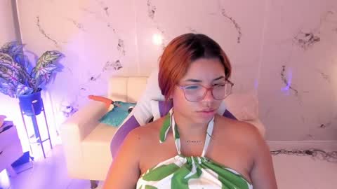 Snapshot of scarlett_enjoy1 chatting on September 19, 2025, 12:39 pm scarlett_enjoy1 online show from September 19, 2025, 12:39 pm