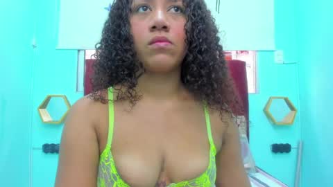 scarlett_fox20 online show from May 20, 2026, 1:06 pm