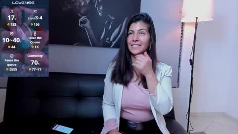 Snapshot of scarlett_moore_ chatting on December 18, 2024, 2:49 pm Scarlett online show from December 18, 2024, 2:49 pm