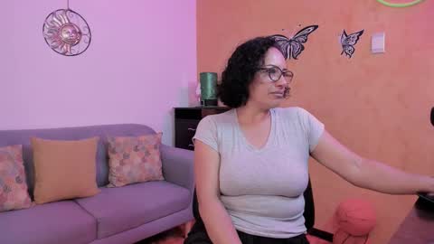 Scarlett sax online show from November 18, 2025, 12:38 am