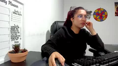 Snapshot of scarlett_sen chatting on December 2, 2024, 5:15 pm Mistress Scarlett online show from December 2, 2024, 5:15 pm