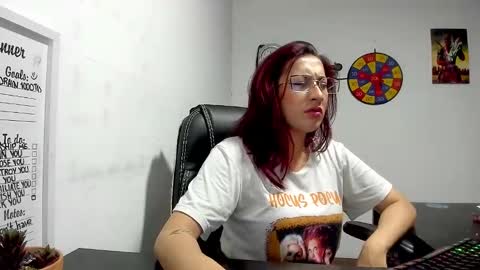 Snapshot of scarlett_sen chatting on December 4, 2024, 5:22 pm Mistress Scarlett online show from December 4, 2024, 5:22 pm