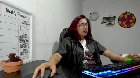Snapshot of scarlett_sen chatting on December 16, 2024, 5:43 pm Mistress Scarlett online show from December 16, 2024, 5:43 pm