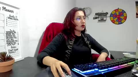 Snapshot of scarlett_sen chatting on December 17, 2024, 1:27 pm Mistress Scarlett online show from December 17, 2024, 1:27 pm