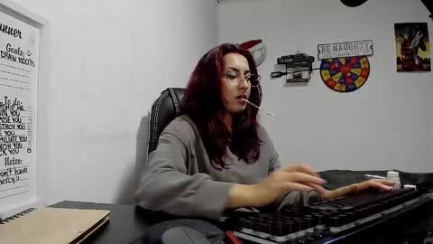 Snapshot of scarlett_sen chatting on December 27, 2024, 6:42 pm Mistress Scarlett online show from December 27, 2024, 6:42 pm