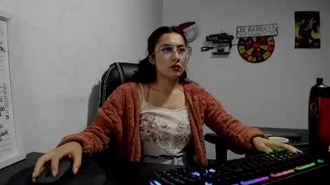 Snapshot of scarlett_sen chatting on January 4, 2025, 2:35 pm Mistress Scarlett online show from January 4, 2025, 2:35 pm