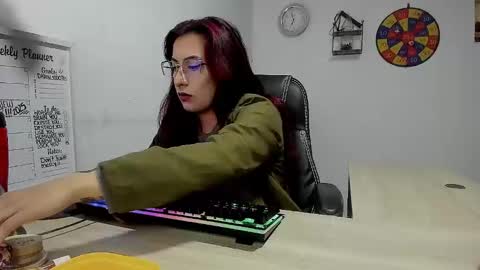 Snapshot of scarlett_sen chatting on January 14, 2025, 2:22 pm Mistress Scarlett online show from January 14, 2025, 2:22 pm