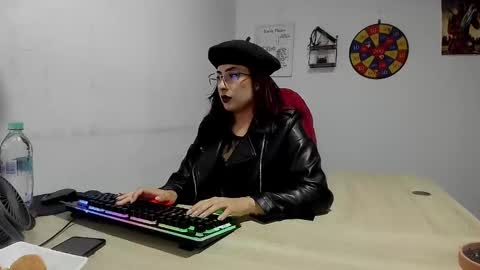 Snapshot of scarlett_sen chatting on January 18, 2025, 2:02 pm Mistress Scarlett online show from January 18, 2025, 2:02 pm
