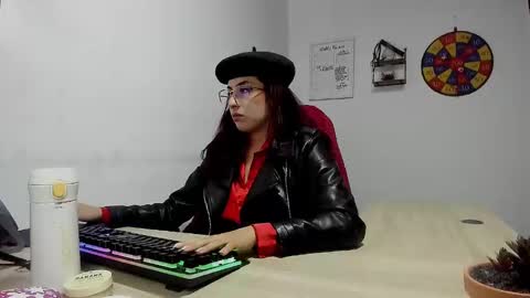 Snapshot of scarlett_sen chatting on January 22, 2025, 1:53 pm Mistress Scarlett online show from January 22, 2025, 1:53 pm