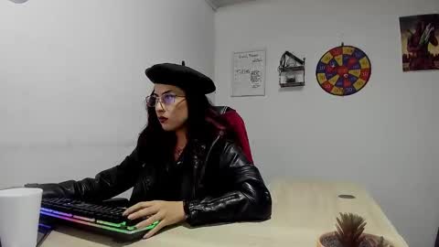 Snapshot of scarlett_sen chatting on January 25, 2025, 2:36 pm Mistress Scarlett online show from January 25, 2025, 2:36 pm
