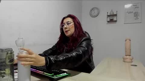 Snapshot of scarlett_sen chatting on January 31, 2025, 2:28 pm Mistress Scarlett online show from January 31, 2025, 2:28 pm