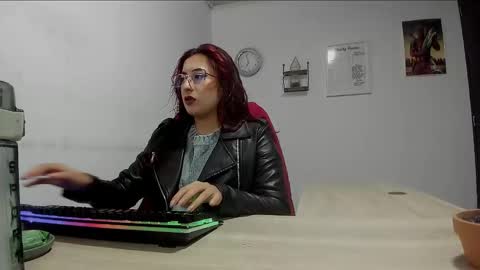 Snapshot of scarlett_sen chatting on February 19, 2025, 1:06 pm Mistress Scarlett online show from February 19, 2025, 1:06 pm