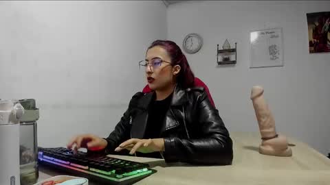 Snapshot of scarlett_sen chatting on February 25, 2025, 12:24 pm Mistress Scarlett online show from February 25, 2025, 12:24 pm