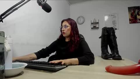 Snapshot of scarlett_sen chatting on February 26, 2025, 3:52 pm Mistress Scarlett online show from February 26, 2025, 3:52 pm