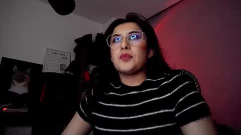 Snapshot of scarlett_sen chatting on October 18, 2025, 3:02 pm Mistress Scarlett online show from October 18, 2025, 3:02 pm