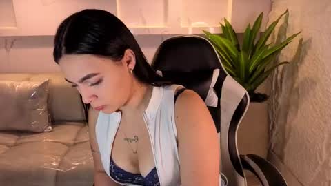 Scarlett online show from December 22, 2025, 12:57 pm