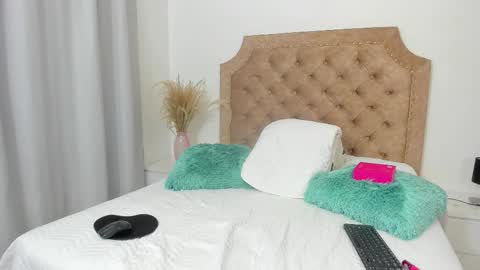 scarlett_star01 online show from March 6, 2026, 2:02 pm