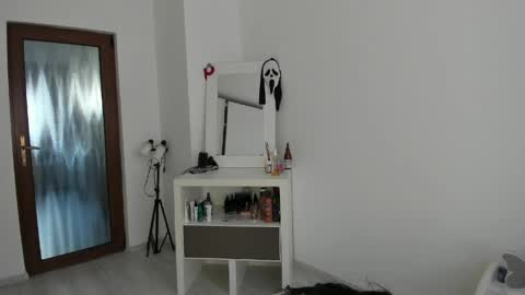 scarlettjakobs online show from May 24, 2026, 5:23 am