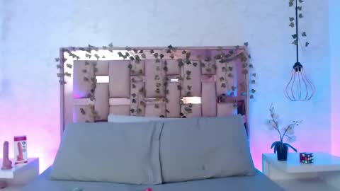 Scarlet online show from September 11, 2025, 11:32 am