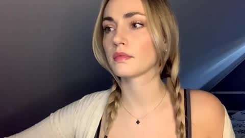 ScarlettxBlonde online show from April 24, 2026, 6:38 am