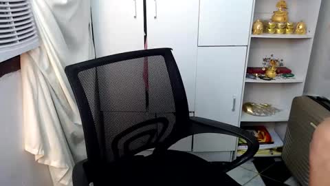 Snapshot of scarletxxxx chatting on December 20, 2024, 2:52 am Queen Scarlet online show from December 20, 2024, 2:52 am