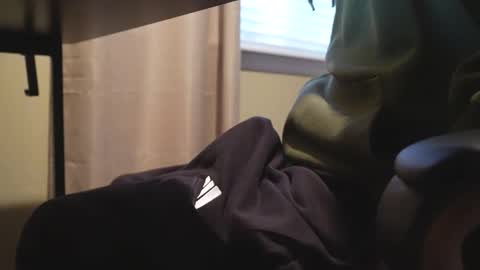 Snapshot of scb894682 chatting on May 22, 2026, 10:04 pm Skinny College Boy online show from May 22, 2026, 10:04 pm