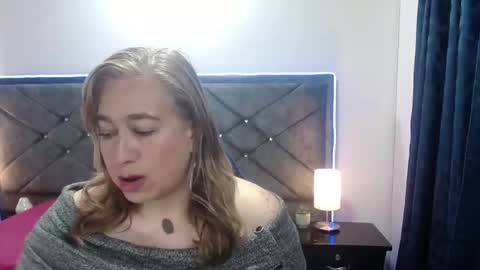 Snapshot of sccarlet_rose22 chatting on November 16, 2025, 1:22 am Sccarlet online show from November 16, 2025, 1:22 am