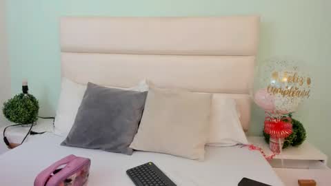 Snapshot of sccarlettjonnes chatting on February 18, 2026, 12:45 pm SCARLET online show from February 18, 2026, 12:45 pm