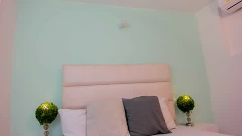 Snapshot of sccarlettjonnes chatting on February 20, 2026, 10:49 am SCARLET online show from February 20, 2026, 10:49 am