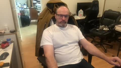 Snapshot of schief6218 chatting on February 15, 2026, 12:03 pm schief6218 online show from February 15, 2026, 12:03 pm