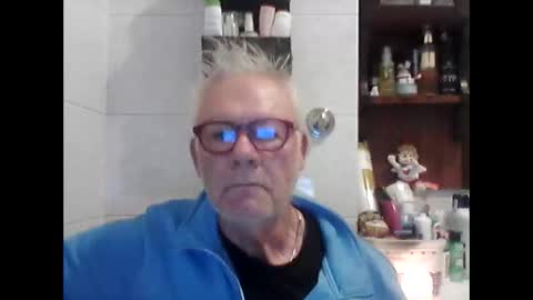 Snapshot of schizzodoro chatting on October 20, 2025, 3:51 am schizzodoro online show from October 20, 2025, 3:51 am