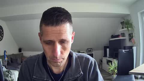 Dildomen online show from April 16, 2026, 9:32 am